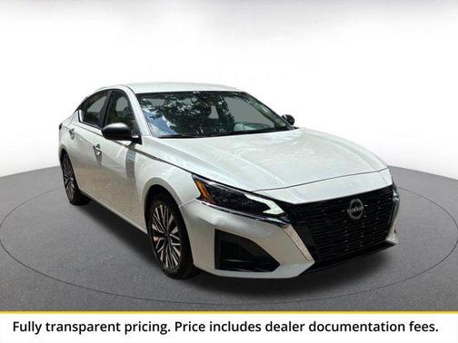 Pearl White Tricoat 2025 Nissan Altima SV FWD