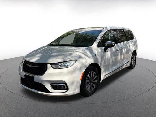 Bright White Clearcoat 2023 Chrysler Pacifica Hybrid Limited