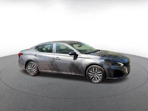 Gun Metallic 2025 Nissan Altima SV FWD