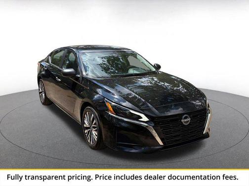 Super Black 2025 Nissan Altima SV FWD
