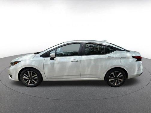 Aspen White Tricoat 2025 Nissan Versa 1.6 SV