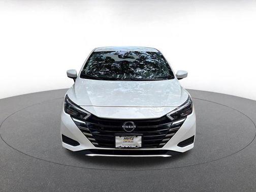 Aspen White Tricoat 2025 Nissan Versa 1.6 SV