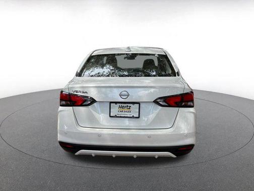 Aspen White Tricoat 2025 Nissan Versa 1.6 SV