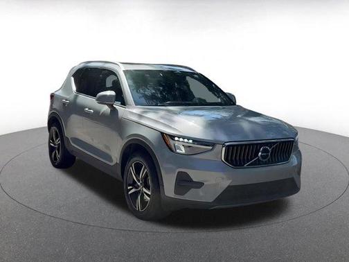 2024 Volvo XC40 CORE