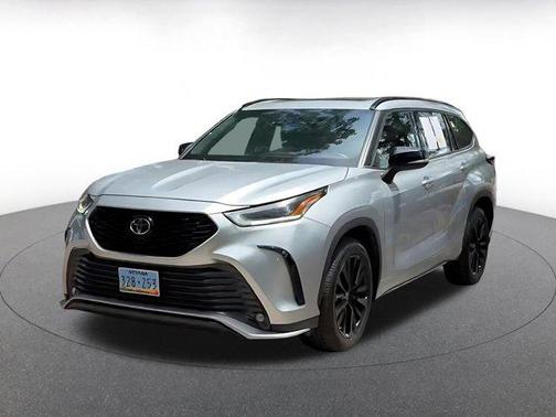Celestial Silver Metallic 2024 Toyota Highlander XSE