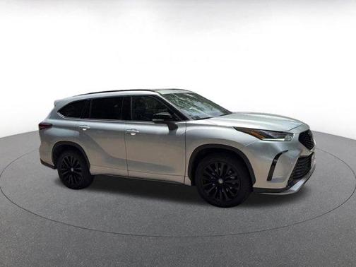 Celestial Silver Metallic 2024 Toyota Highlander XSE