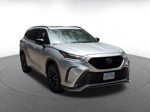 Celestial Silver Metallic 2024 Toyota Highlander XSE