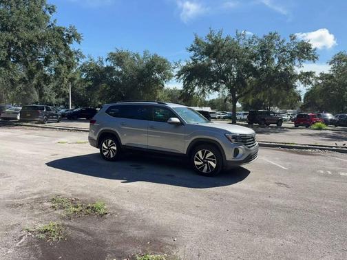 Silver Mist Metallic 2026 Volkswagen Atlas 2.0T SE w/Technology