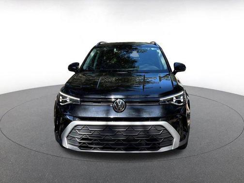 Deep Black Pearl 2025 Volkswagen Taos 1.5T SE