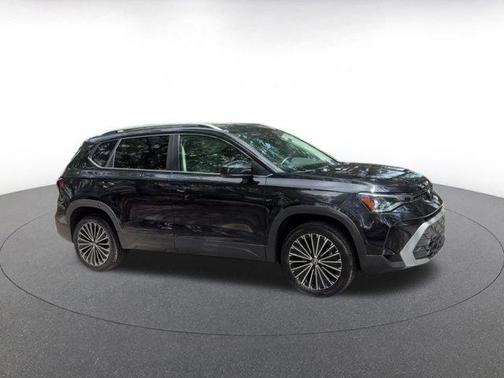 Deep Black Pearl 2025 Volkswagen Taos 1.5T SE