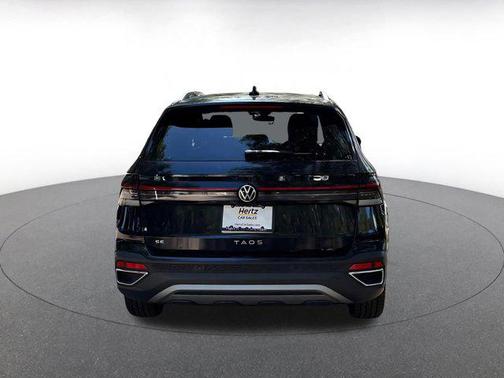 Deep Black Pearl 2025 Volkswagen Taos 1.5T SE