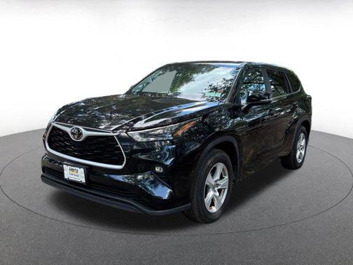 Midnight Black Metallic 2025 Toyota Highlander LE
