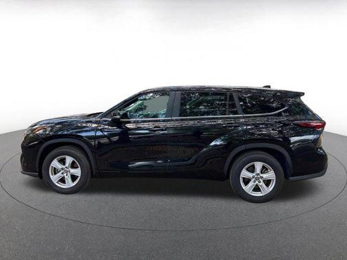 Midnight Black Metallic 2025 Toyota Highlander LE