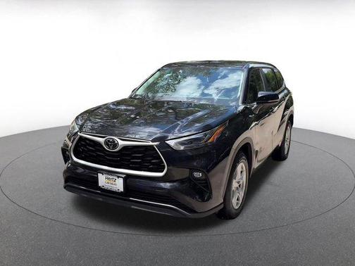 Midnight Black Metallic 2025 Toyota Highlander LE