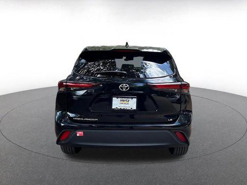 Midnight Black Metallic 2025 Toyota Highlander LE