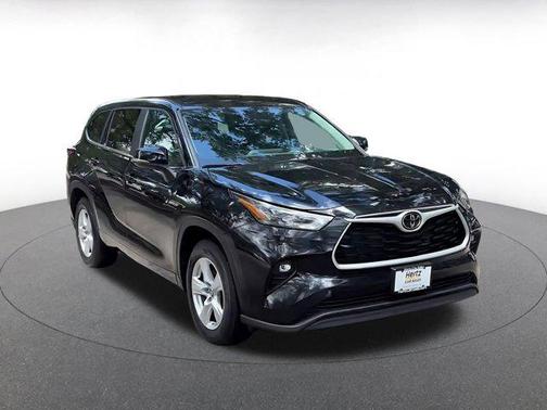 Midnight Black Metallic 2025 Toyota Highlander LE