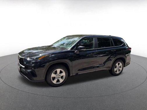 Midnight Black Metallic 2025 Toyota Highlander LE