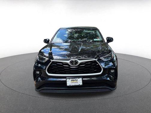 Midnight Black Metallic 2025 Toyota Highlander LE