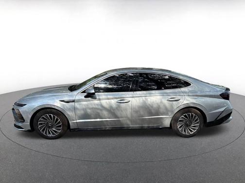 Aero Silver 2025 Hyundai SONATA Hybrid SE