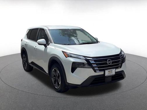 Everest White Pearl 2025 Nissan Rogue SV