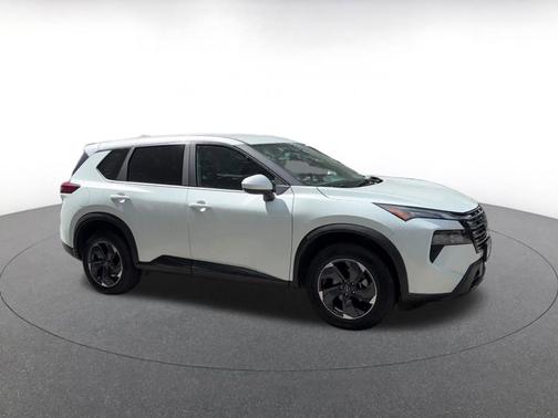 Everest White Pearl 2025 Nissan Rogue SV