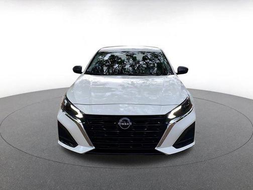 Glacier White 2025 Nissan Altima SV FWD