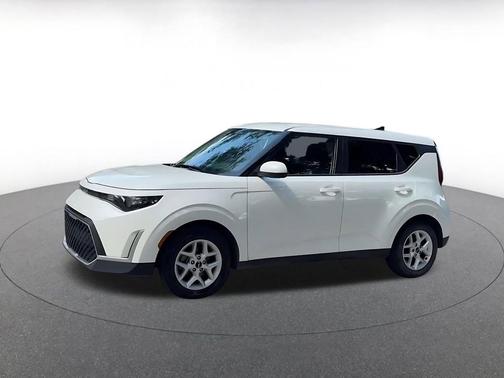 Snow White Pearl 2025 Kia Soul LX