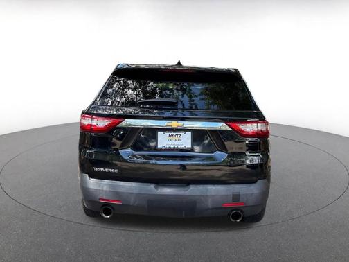 Mosaic Black Metallic 2021 Chevrolet Traverse LS