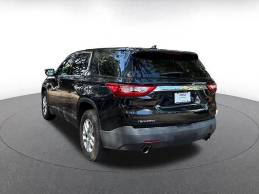 Mosaic Black Metallic 2021 Chevrolet Traverse LS