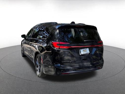 Diamond Black Crystal Pearlcoat 2025 Chrysler Pacifica Limited