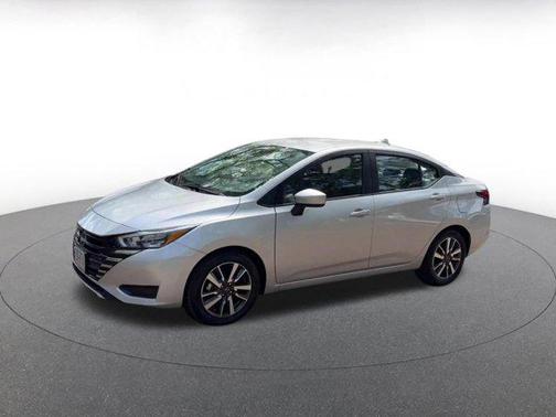 Brilliant Silver Metallic 2025 Nissan Versa 1.6 SV