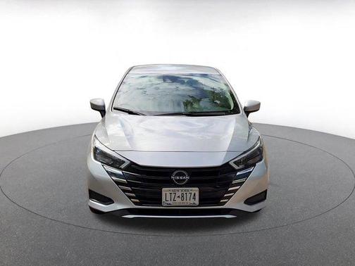 Brilliant Silver Metallic 2025 Nissan Versa 1.6 SV