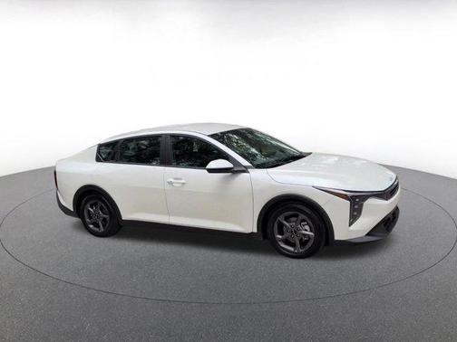 Snow White Pearl 2025 Kia K4 LXS
