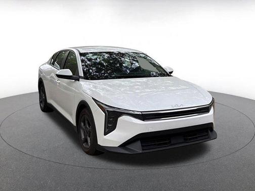 Snow White Pearl 2025 Kia K4 LXS