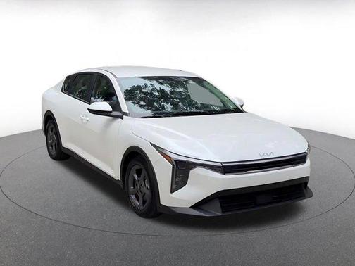 Snow White Pearl 2025 Kia K4 LXS