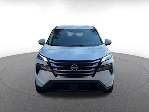 Everest White Pearl 2025 Nissan Rogue SV