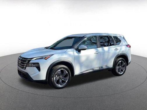 Everest White Pearl 2025 Nissan Rogue SV