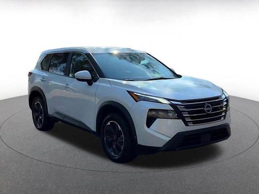 Everest White Pearl 2025 Nissan Rogue SV
