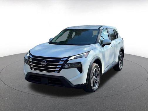 Everest White Pearl 2025 Nissan Rogue SV