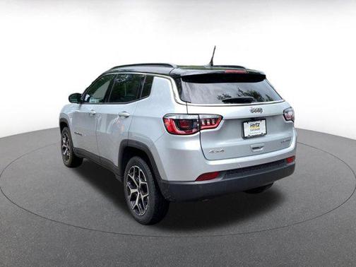 Silver Zynith Metallic Clearcoat 2025 Jeep Compass Limited