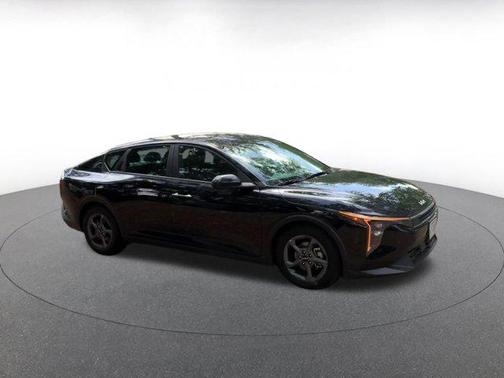 Aurora Black Pearl 2025 Kia K4 LXS