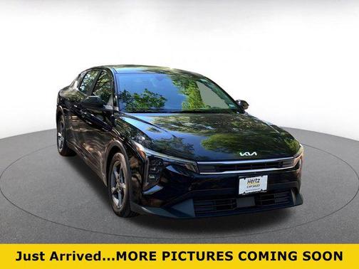 Aurora Black Pearl 2025 Kia K4 LXS