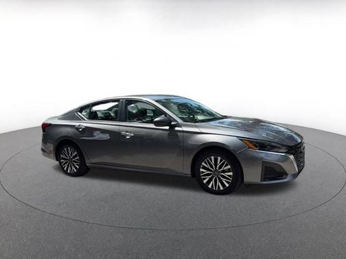 Gun Metallic 2025 Nissan Altima SV FWD