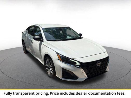 Pearl White Tricoat 2025 Nissan Altima SV FWD