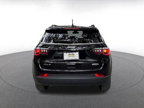 Diamond Black Crystal Pearlcoat 2025 Jeep Compass Latitude