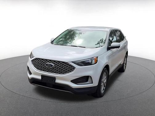 White 2024 Ford Edge SEL