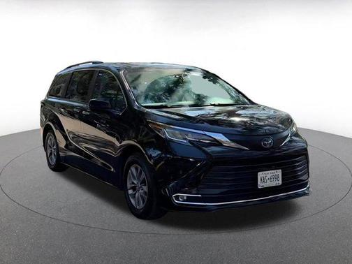2023 Toyota Sienna XLE