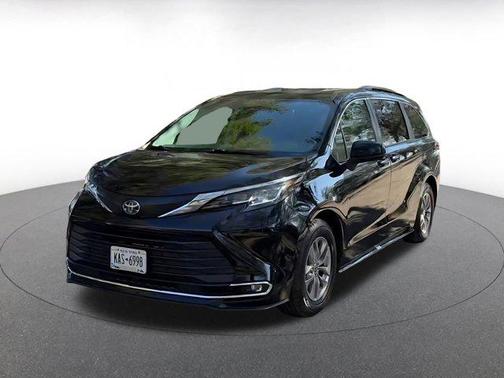 2023 Toyota Sienna XLE