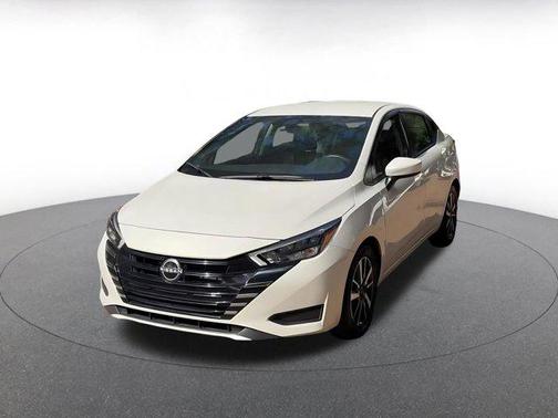 Aspen White Tricoat 2025 Nissan Versa 1.6 SV