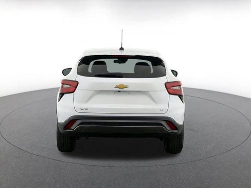Summit White 2025 Chevrolet Trax LT